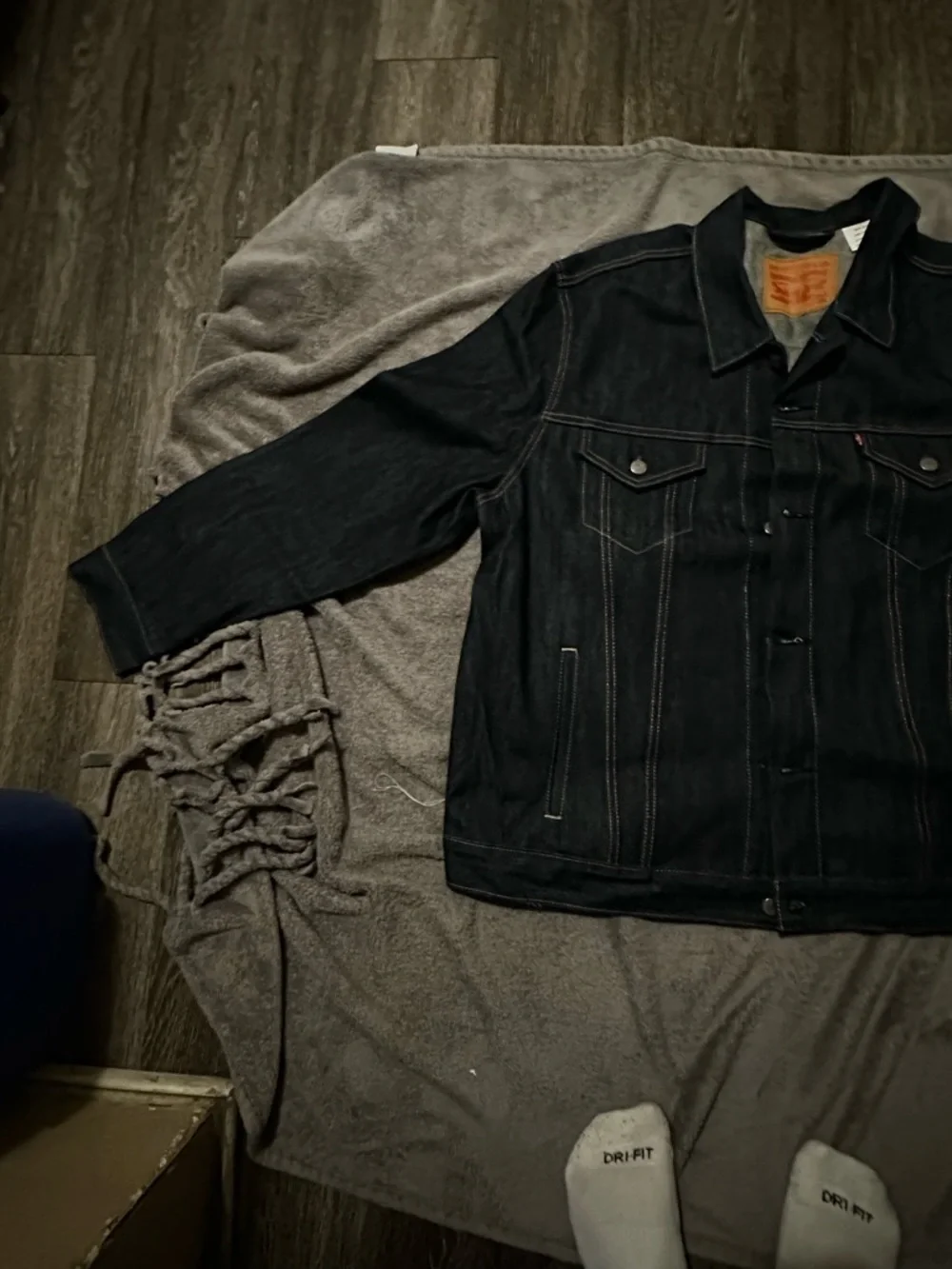 Vintage Levi's Indigo Denim Jacket with Contrast Stitching - Picture 2 of 5
